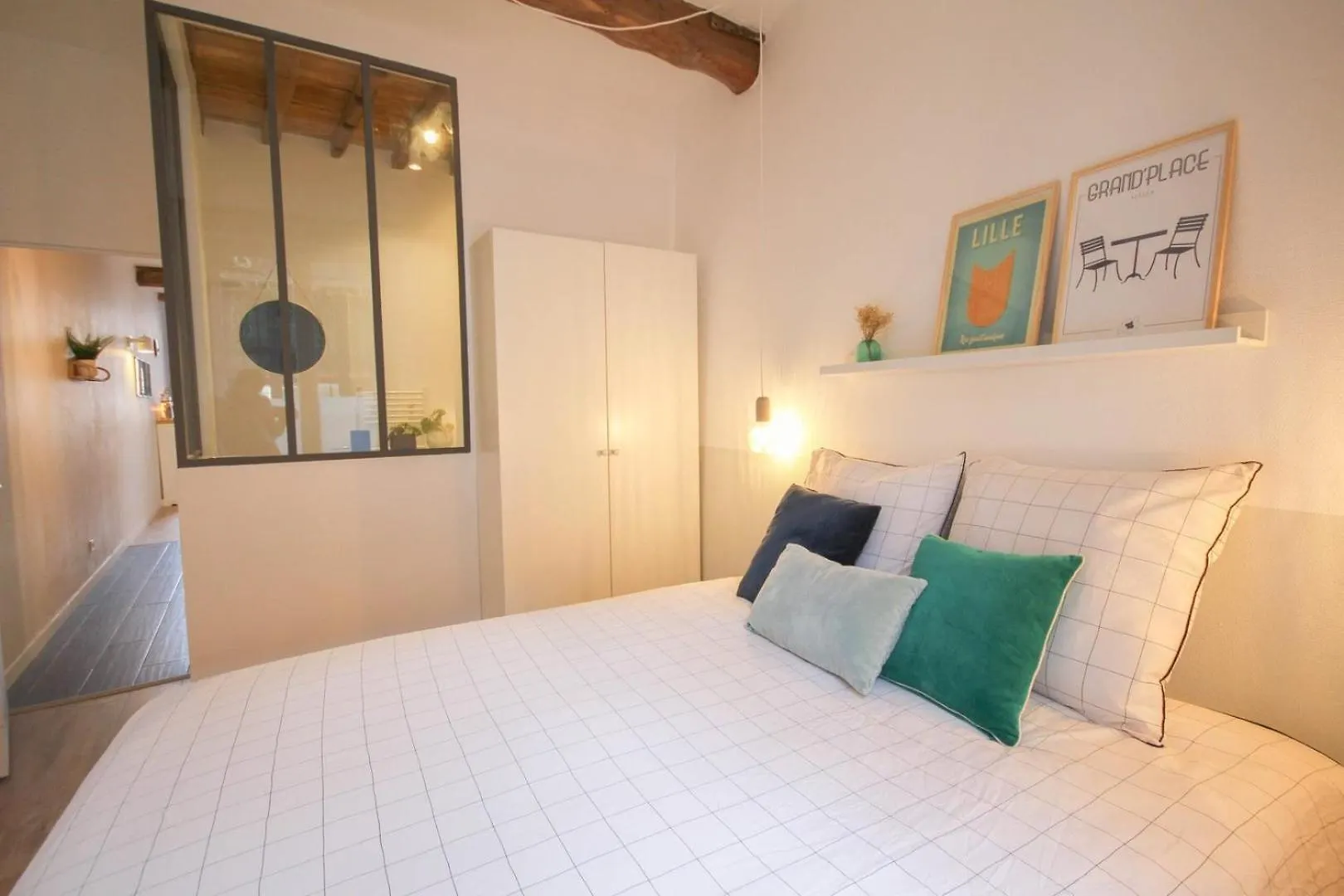 Appartement In The Heart Of Old Lille: Rue De La Monnaie