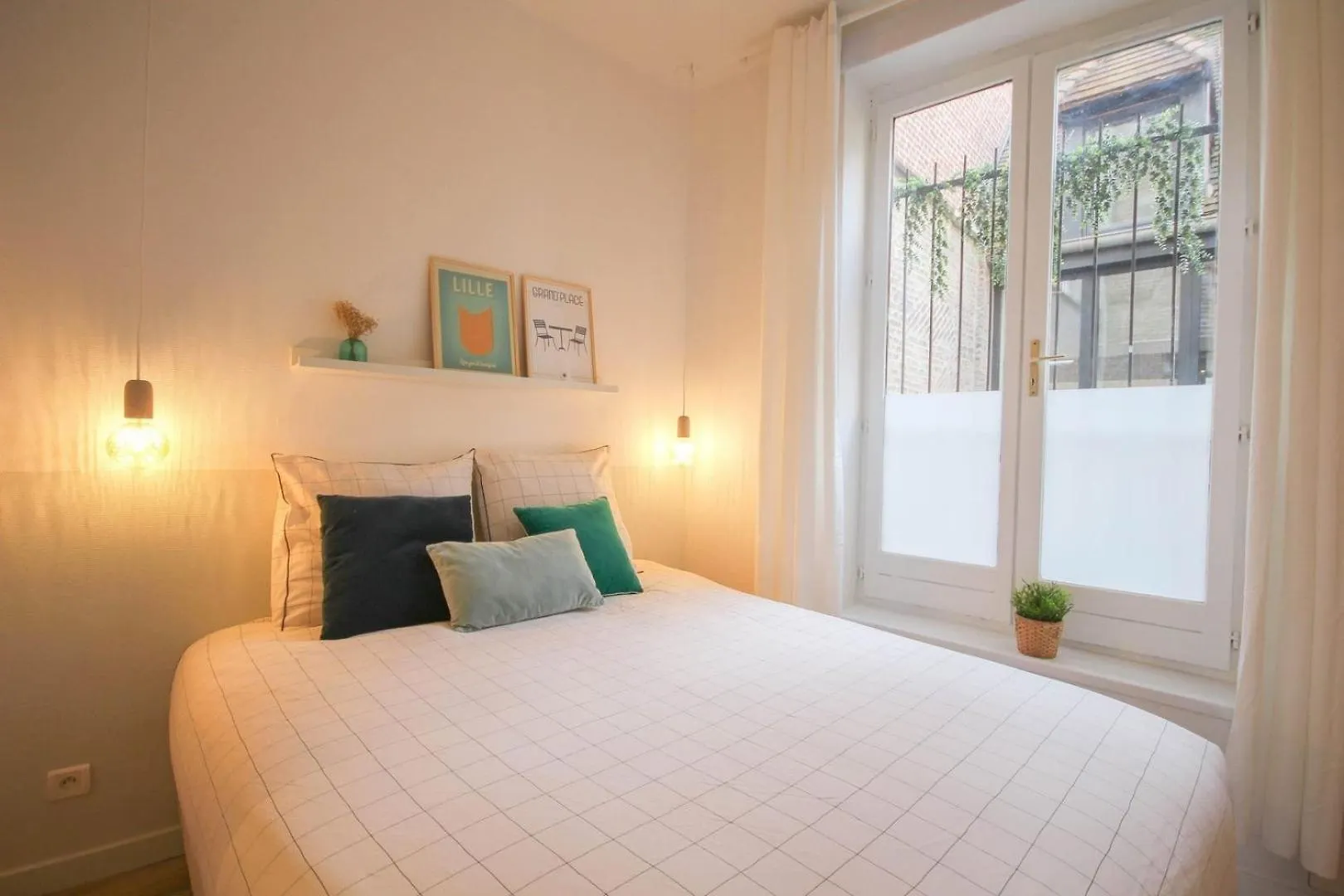 Appartement In The Heart Of Old Lille: Rue De La Monnaie France